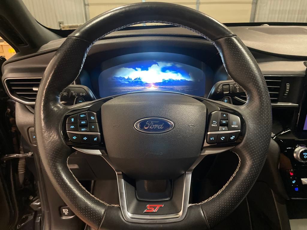 2022 Ford Explorer ST photo 9