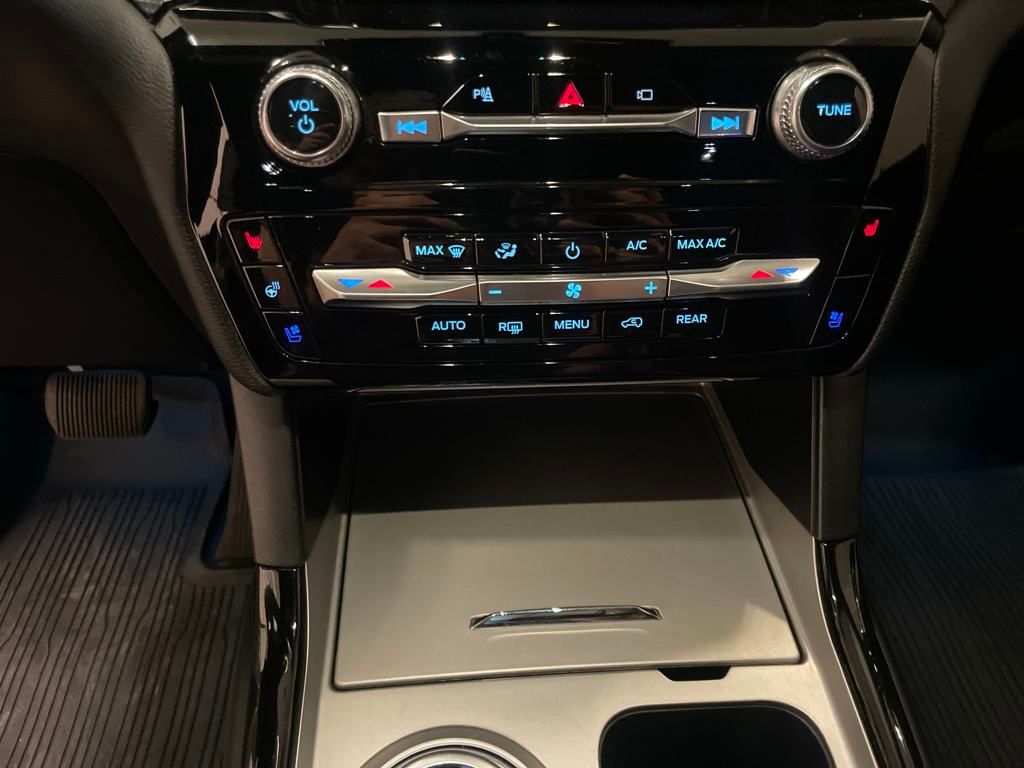 2022 Ford Explorer ST photo 11