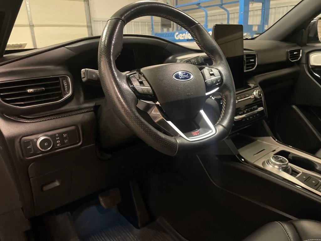 2022 Ford Explorer ST photo 16