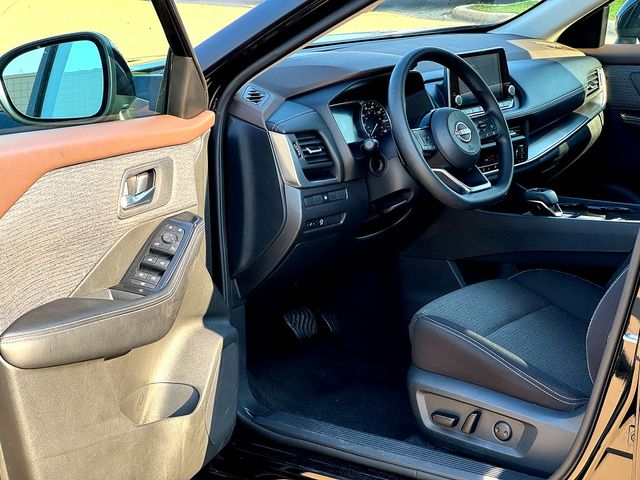 2023 Nissan Rogue SV photo 8