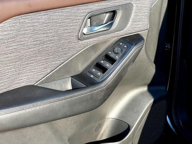 2023 Nissan Rogue SV photo 9