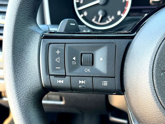 2023 Nissan Rogue SV photo 13