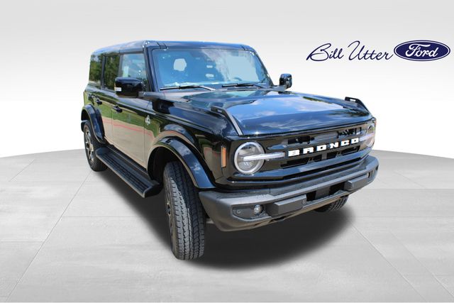 2025 Ford Bronco Outer Banks photo 2