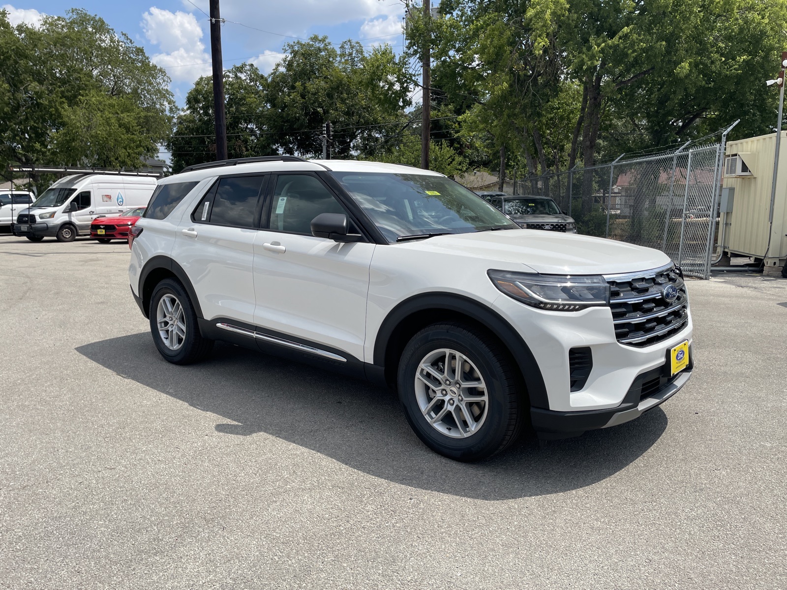 2025 Ford Explorer photo 4