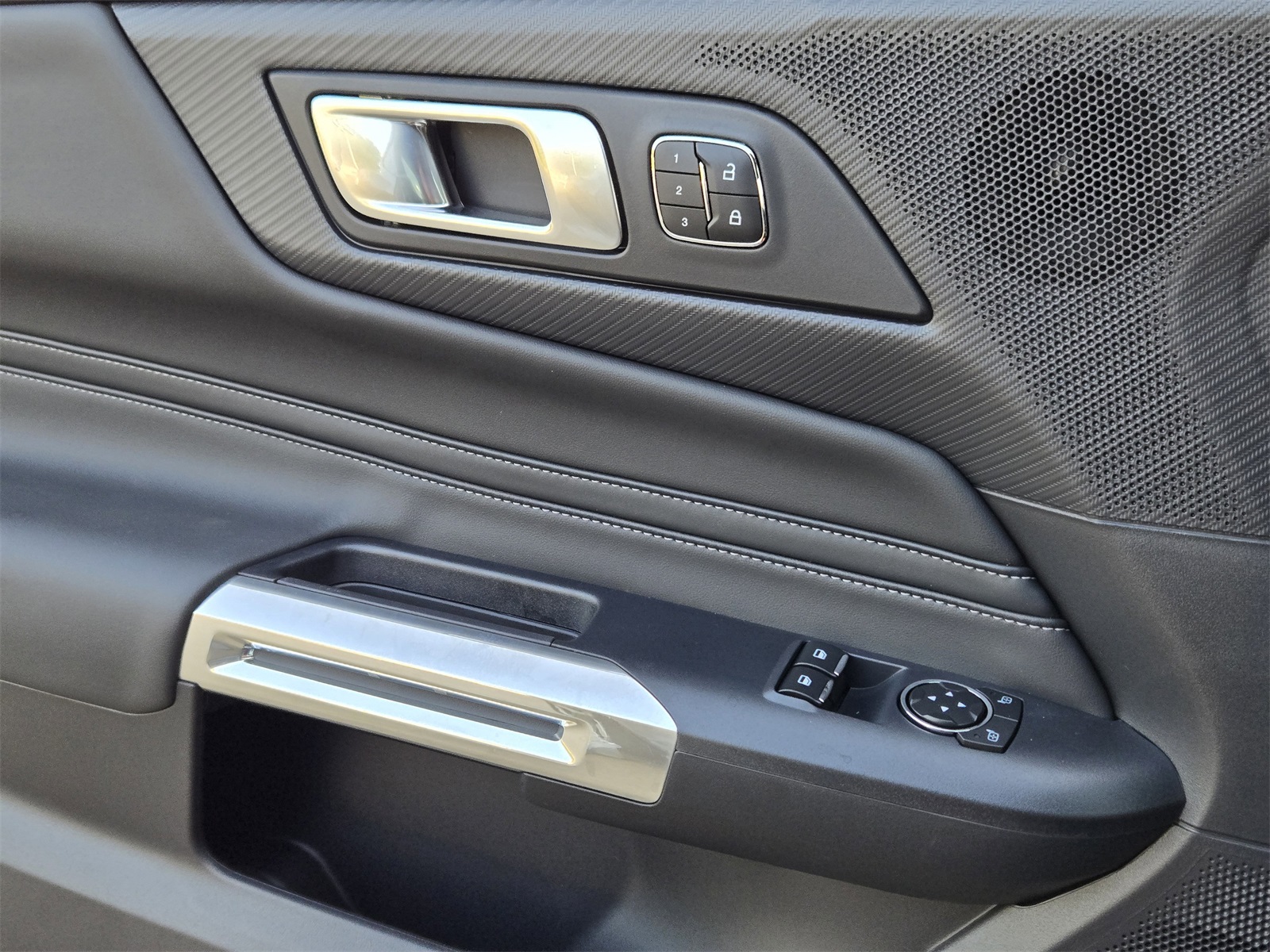 2025 Ford Mustang GT Premium photo 14