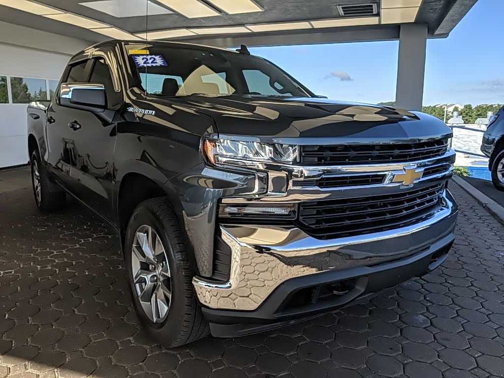 2022 Chevrolet Silverado 1500 LT photo 2