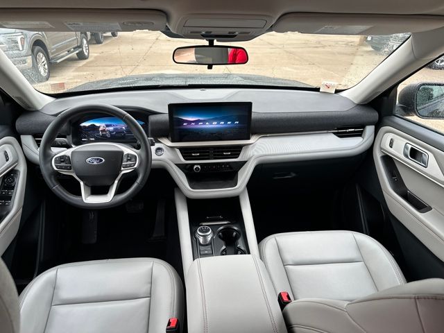 2025 Ford Explorer photo 12