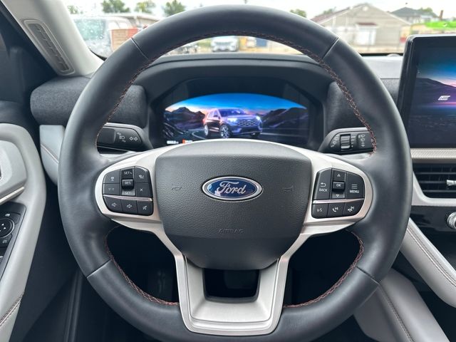 2025 Ford Explorer photo 13