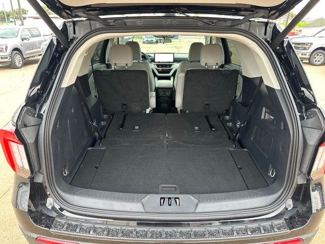 2025 Ford Explorer photo 19