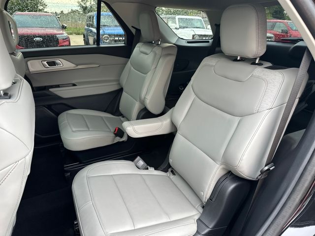 2025 Ford Explorer photo 20