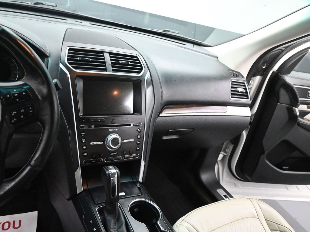 2017 Ford Explorer Platinum photo 5