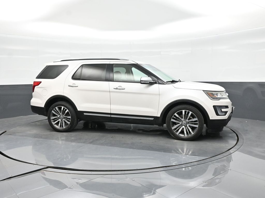 2017 Ford Explorer Platinum photo 12