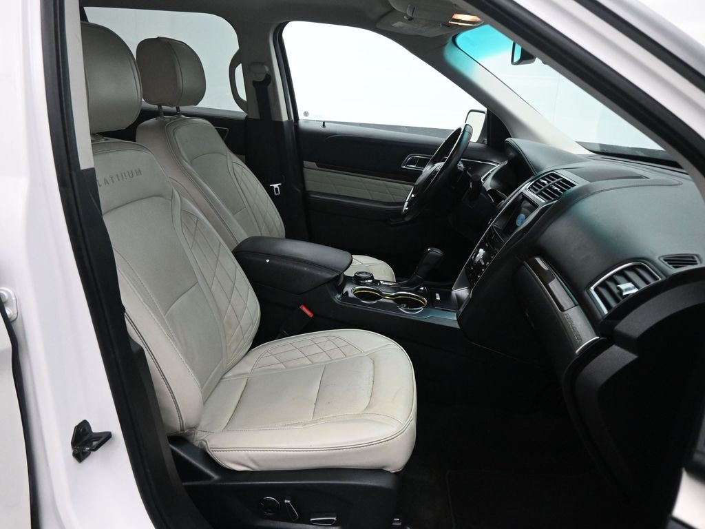 2017 Ford Explorer Platinum photo 15
