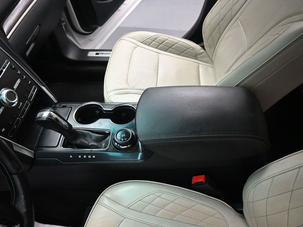 2017 Ford Explorer Platinum photo 21