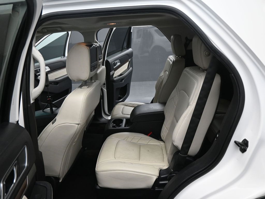 2017 Ford Explorer Platinum photo 22