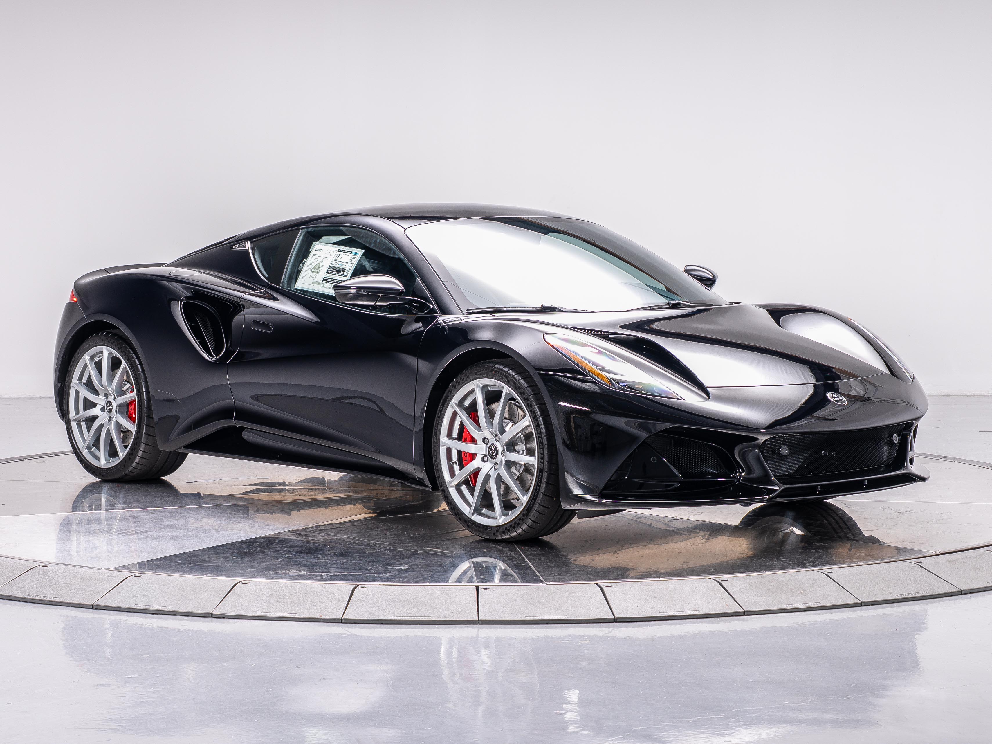 2025 Lotus Emira Base photo 7