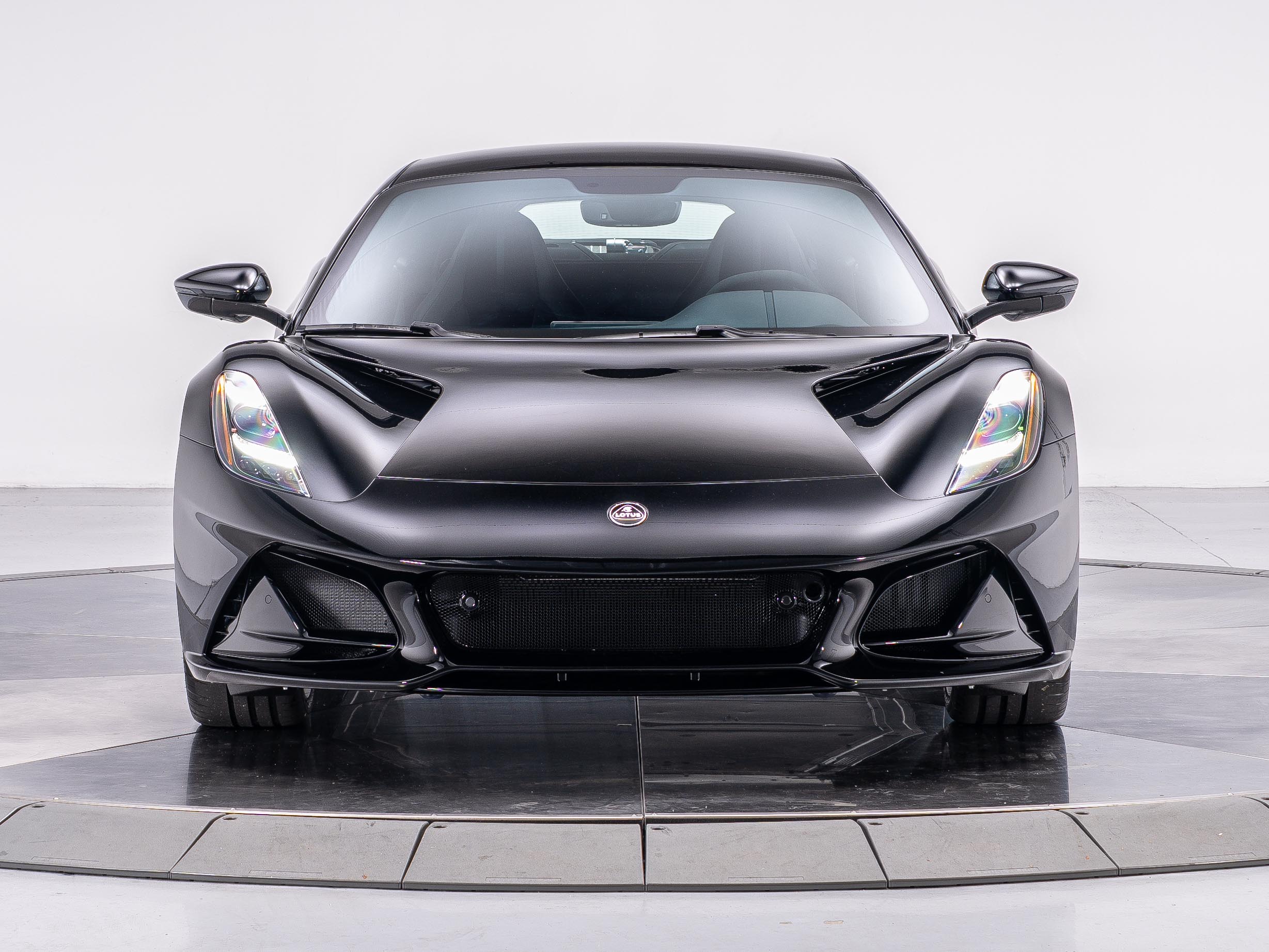 2025 Lotus Emira Base photo 8