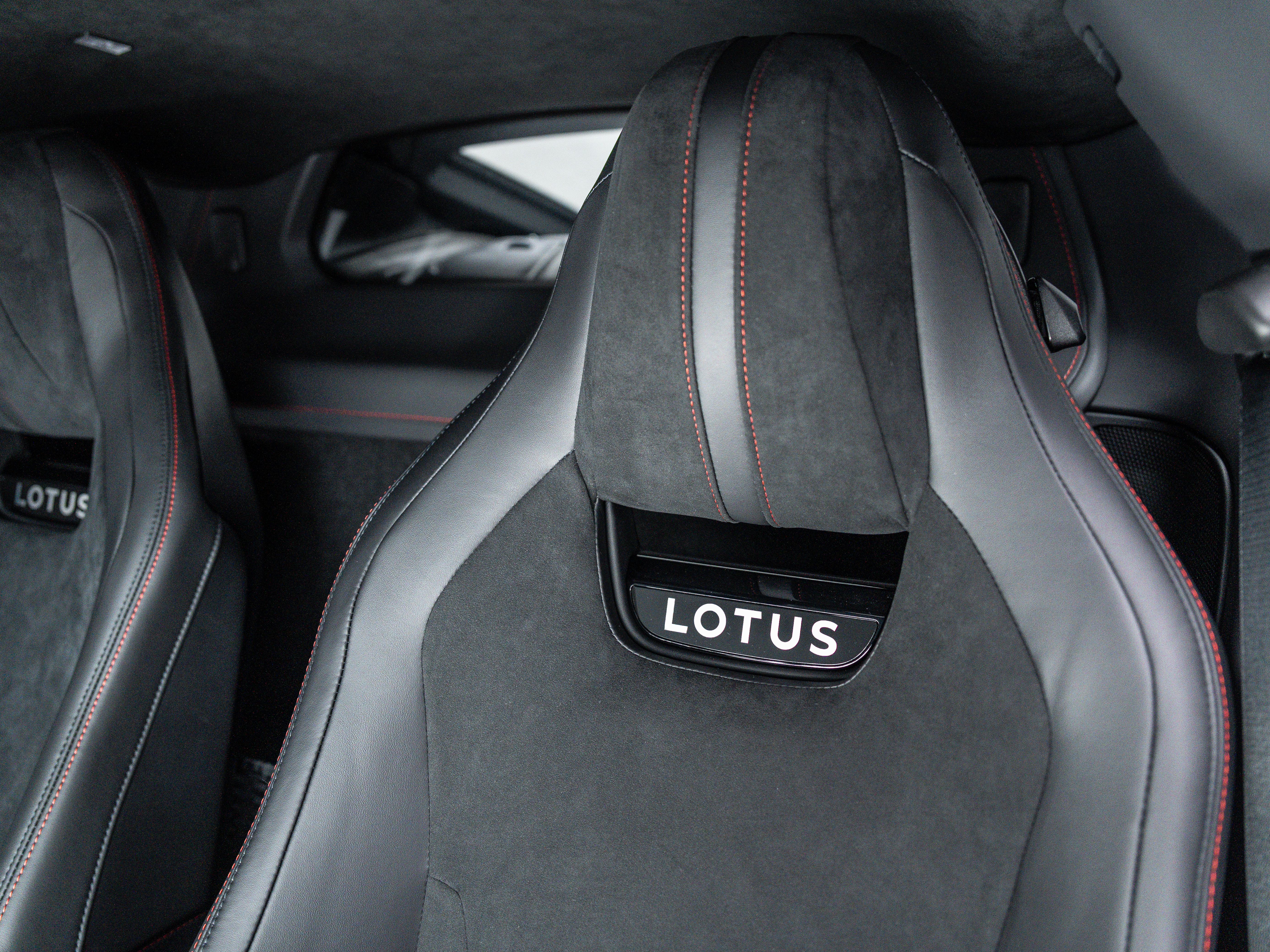 2025 Lotus Emira Base photo 13