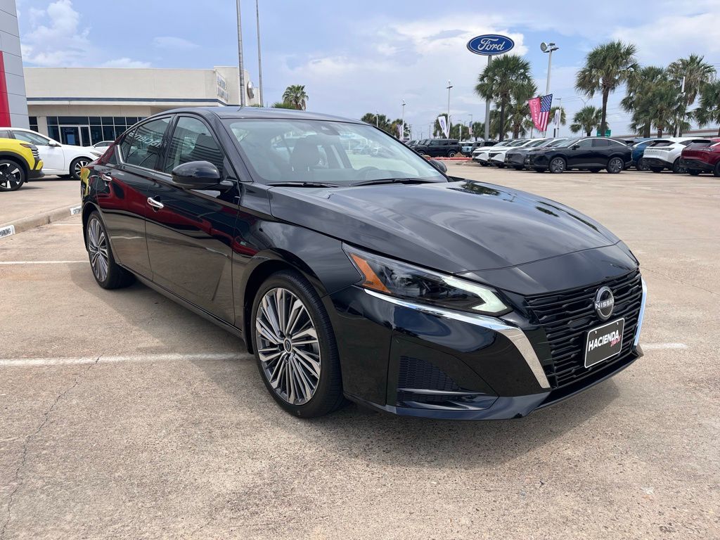 2025 Nissan Altima 2.5 SL photo 3