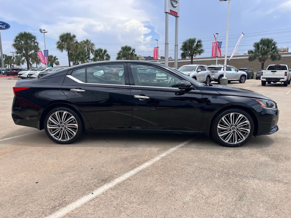 2025 Nissan Altima 2.5 SL photo 4