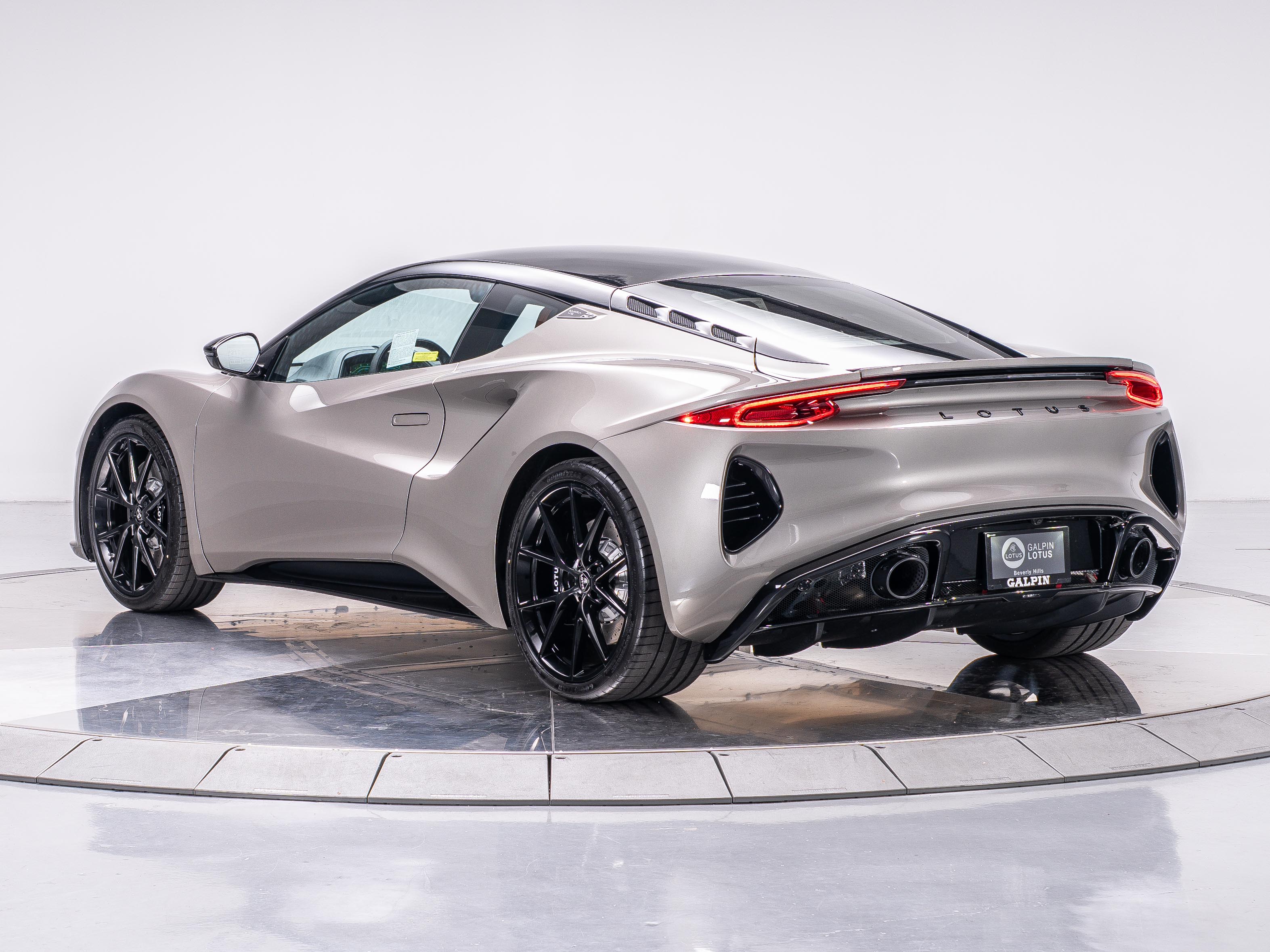 2025 Lotus Emira Base photo 3