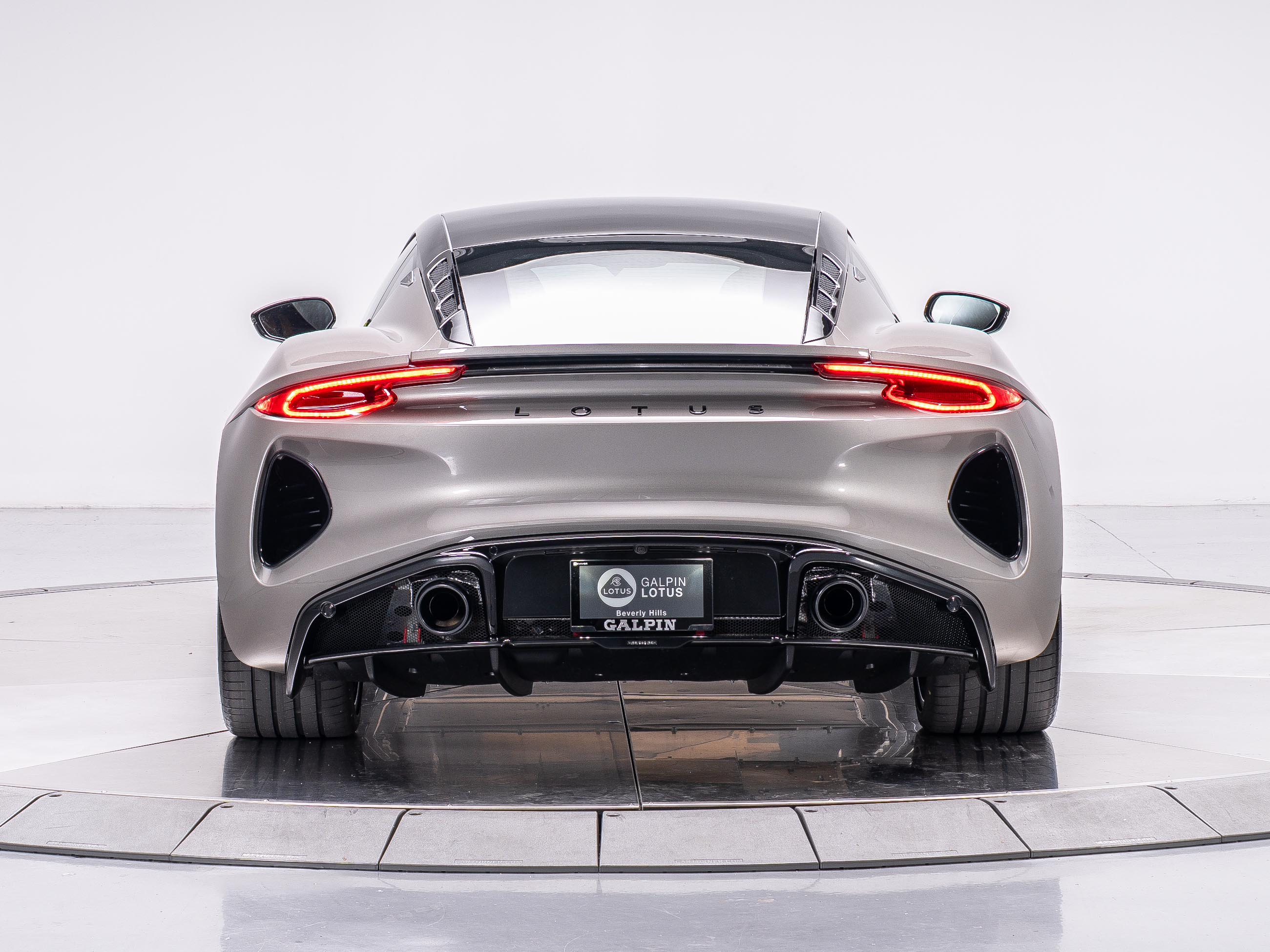 2025 Lotus Emira Base photo 4