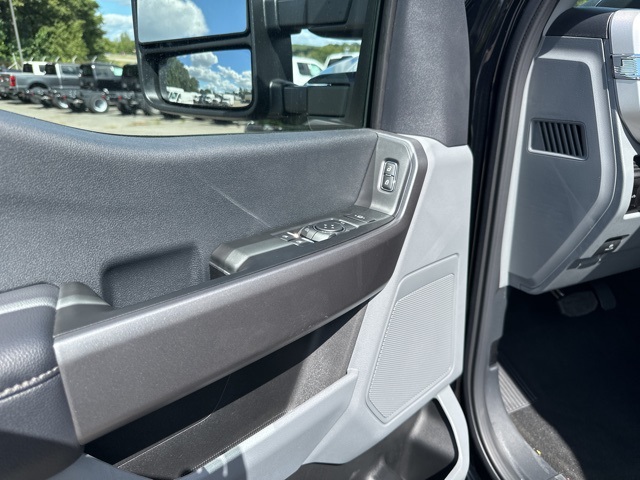 2026 Ford F-350 photo 13