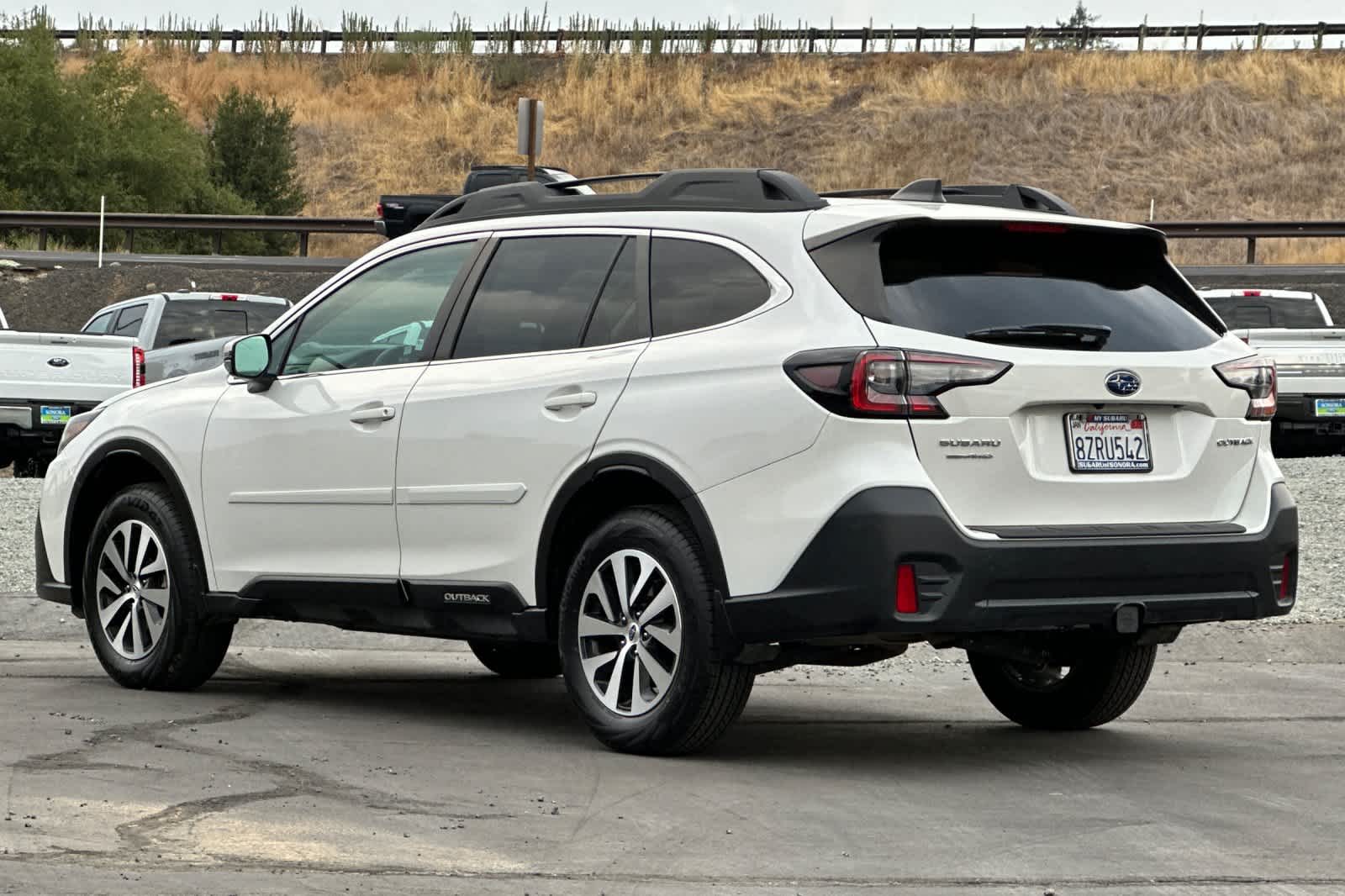 2022 Subaru Outback Premium photo 2