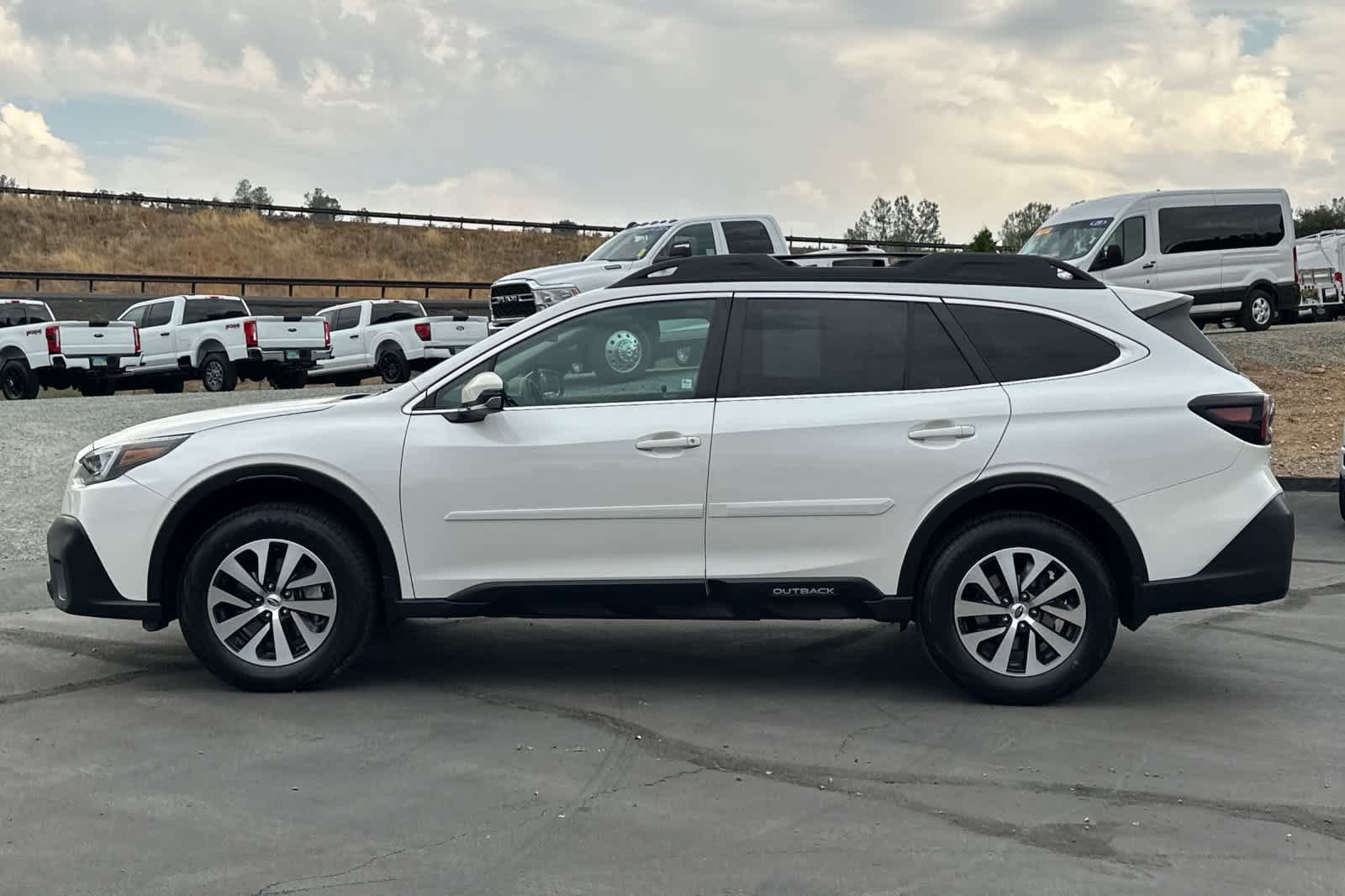 2022 Subaru Outback Premium photo 3