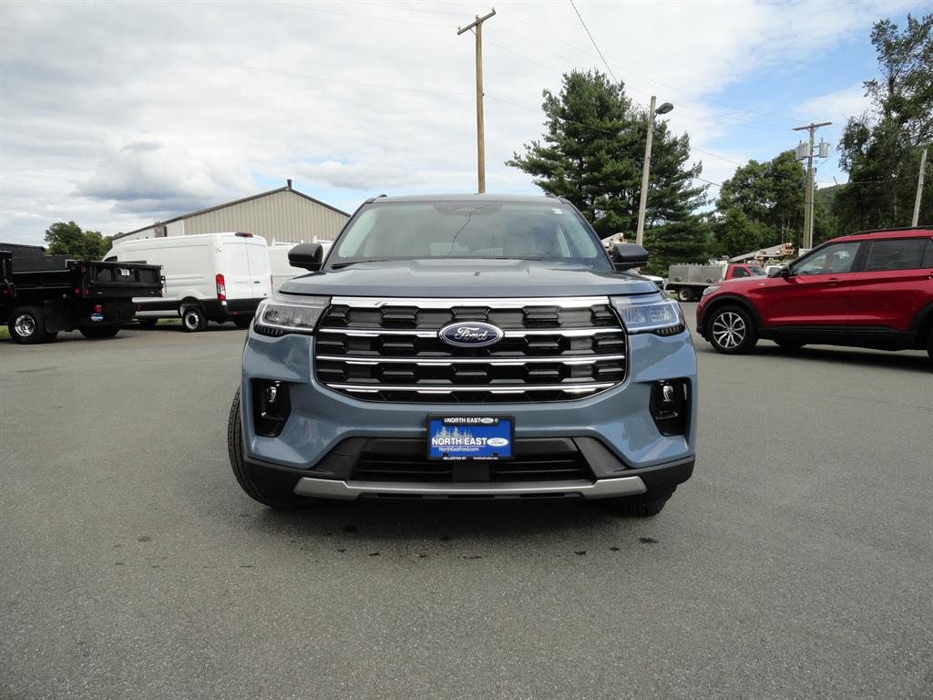 2025 Ford Explorer photo 2
