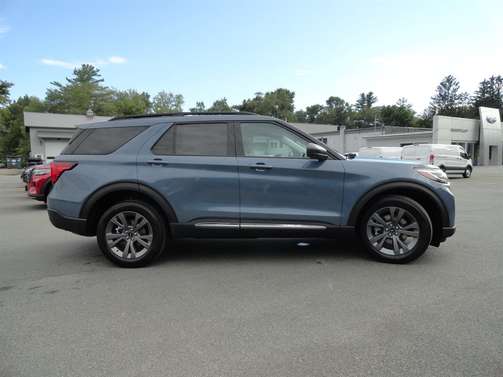 2025 Ford Explorer photo 4