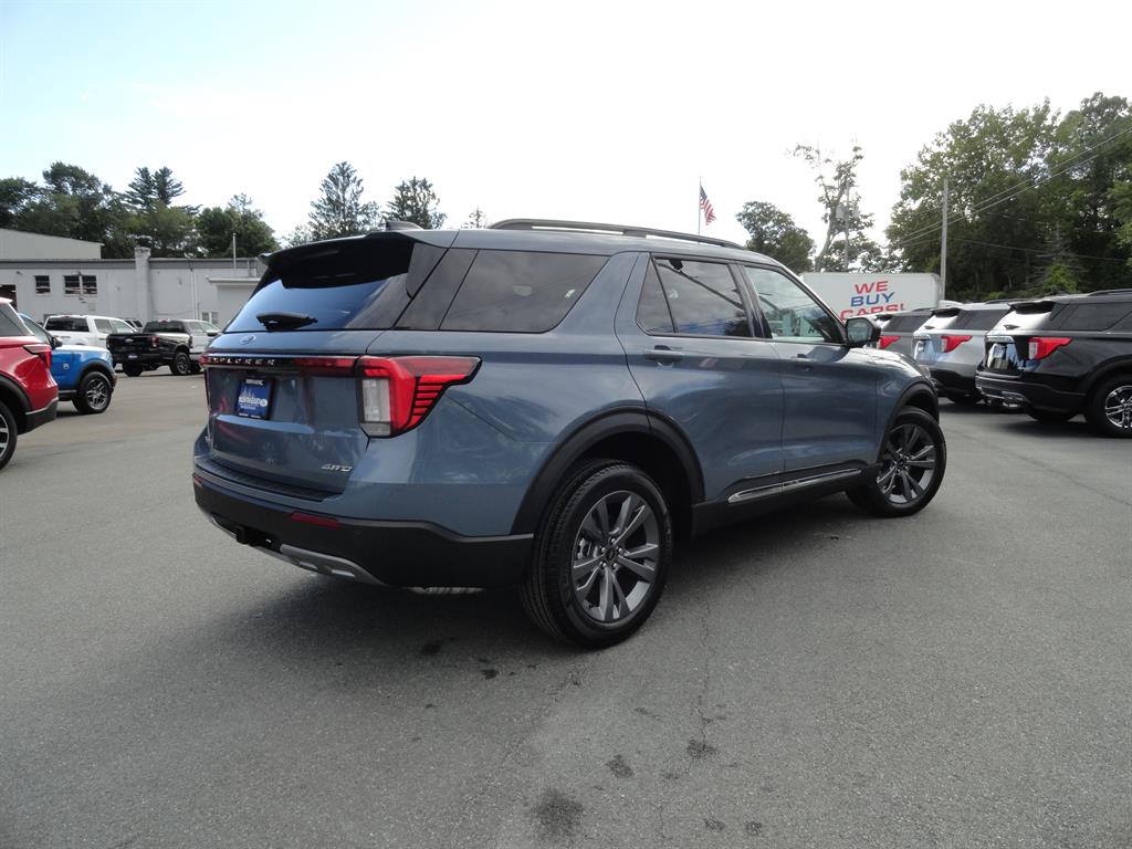 2025 Ford Explorer photo 5