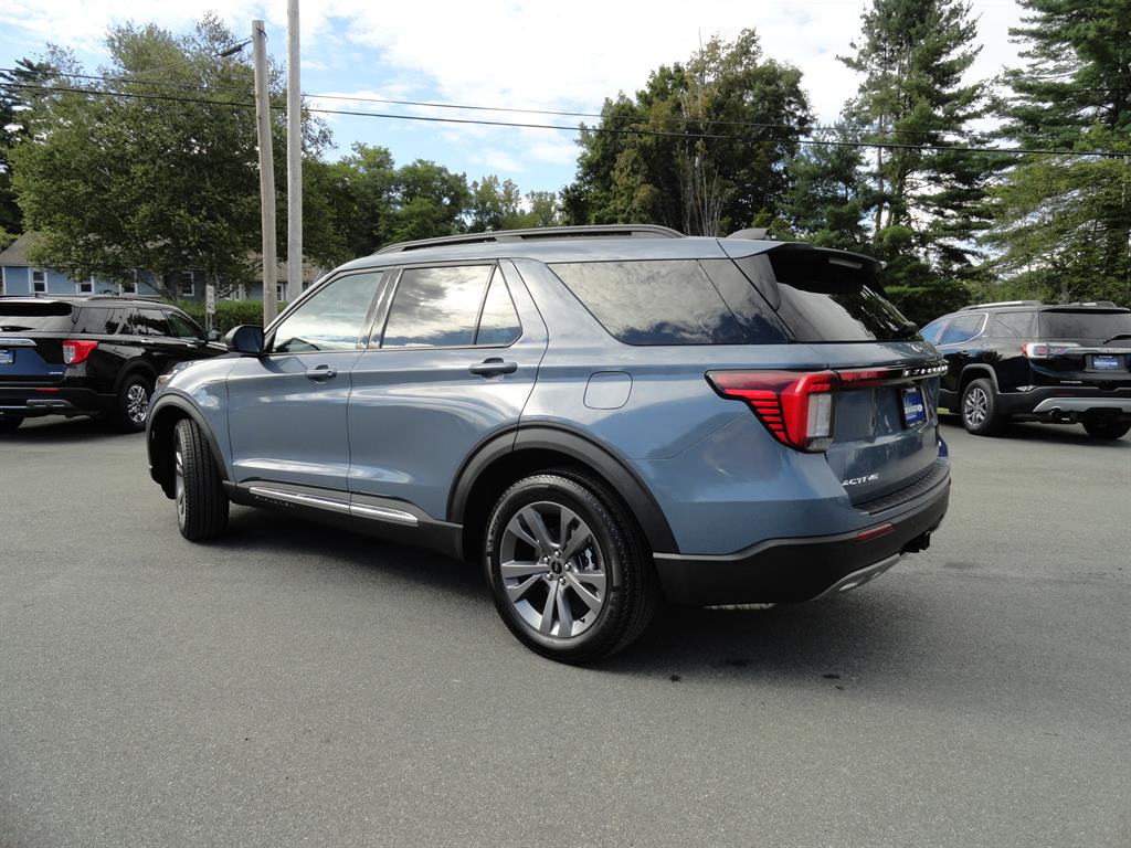 2025 Ford Explorer photo 7