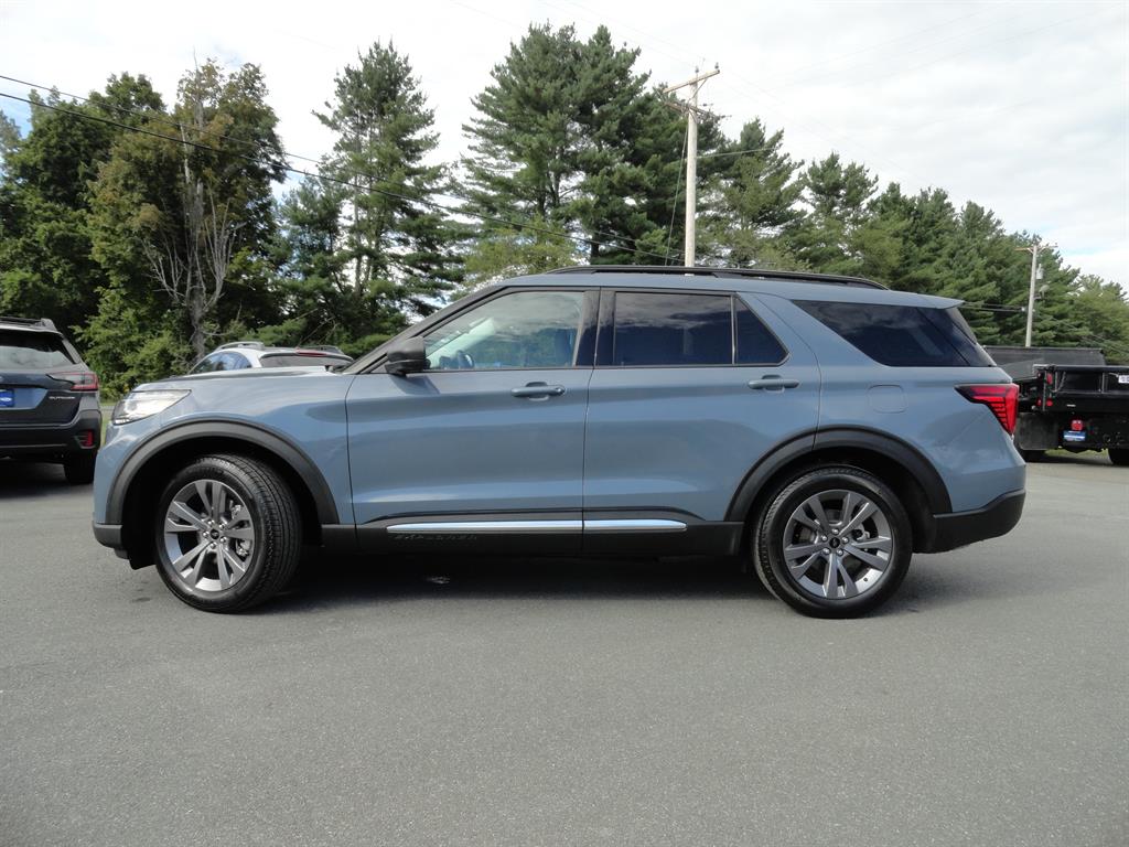 2025 Ford Explorer photo 8