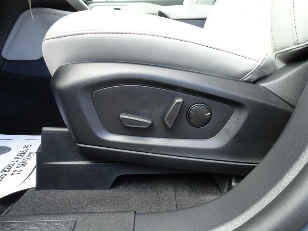 2025 Ford Explorer photo 11