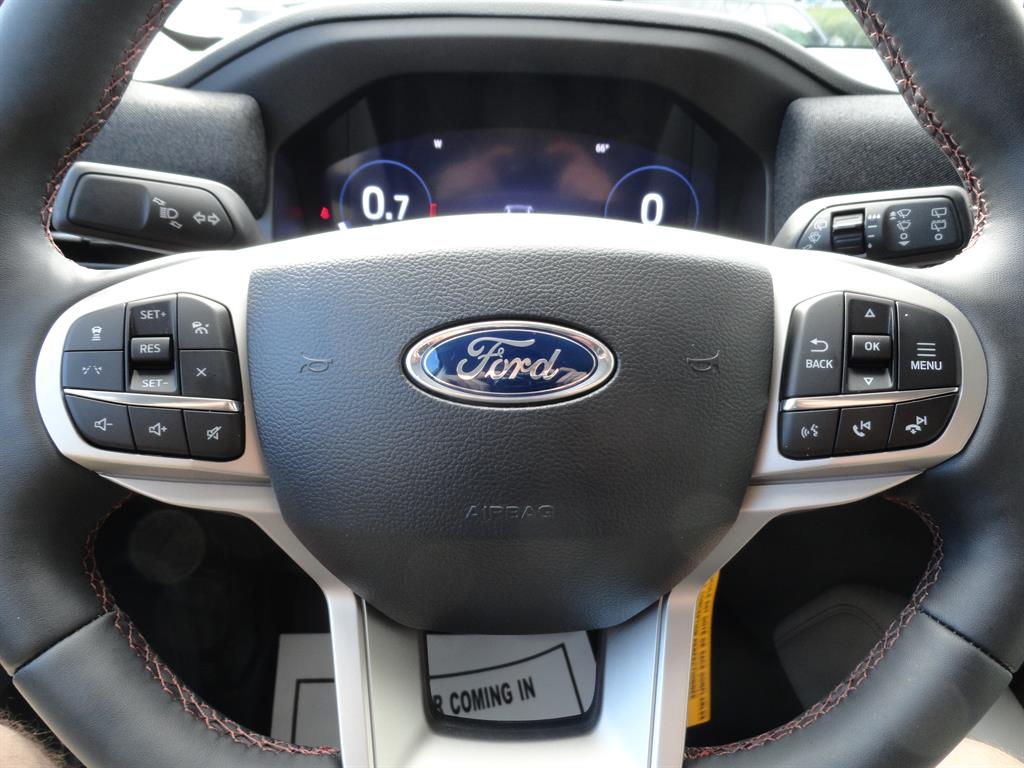 2025 Ford Explorer photo 14