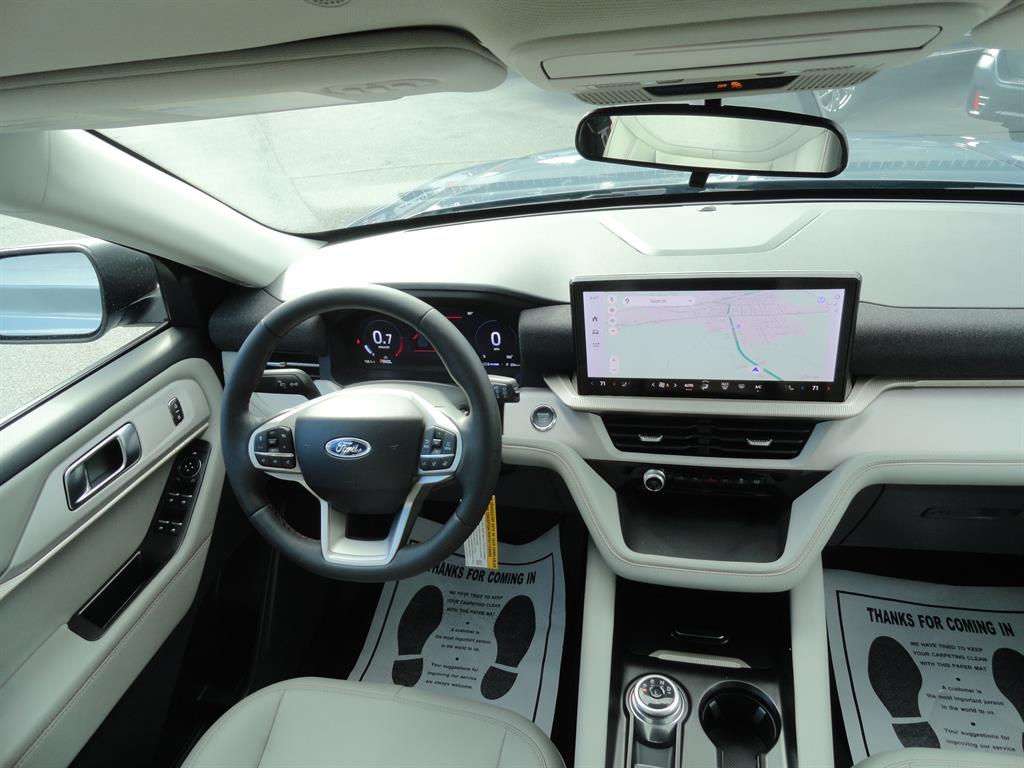2025 Ford Explorer photo 19