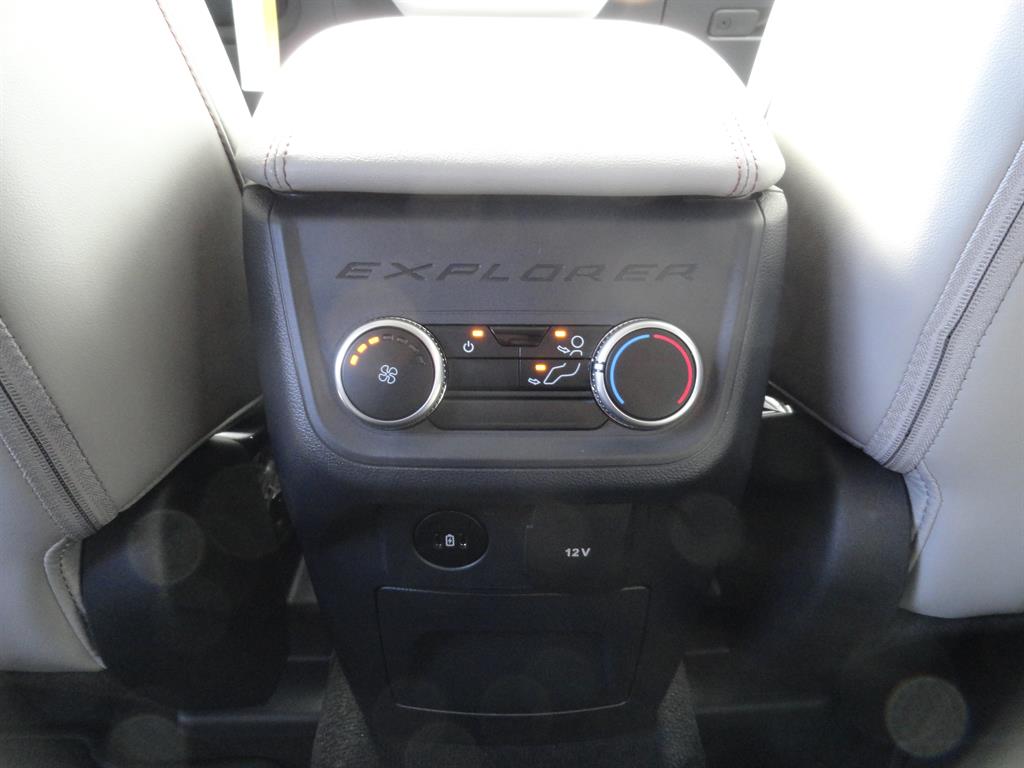 2025 Ford Explorer photo 20
