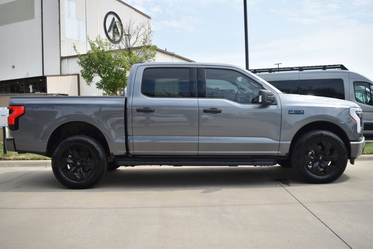 2024 Ford F-150 Lightning XLT - Photo 6