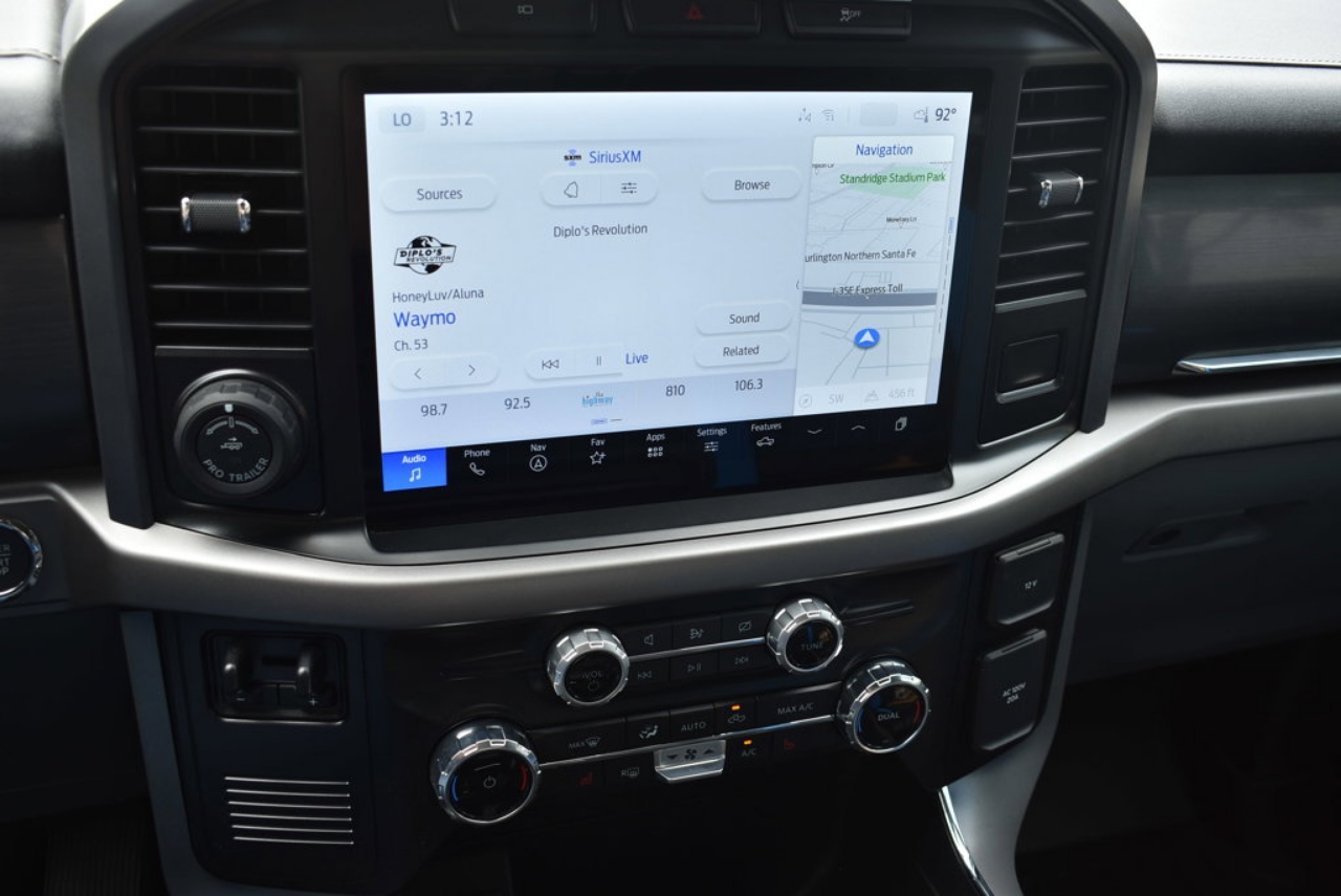 2024 Ford F-150 Lightning XLT - Photo 18