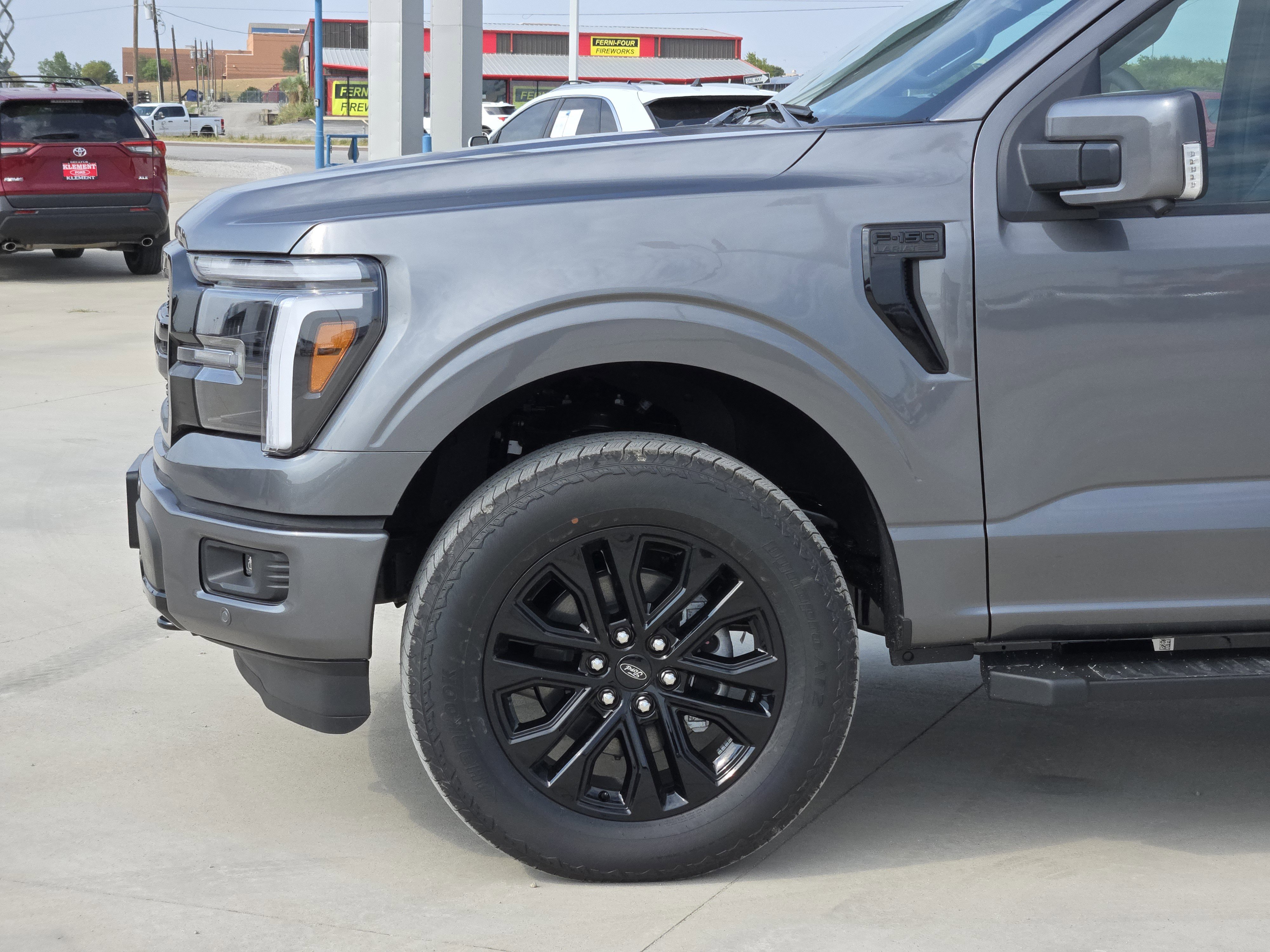 2025 Ford F-150 Lariat photo 4