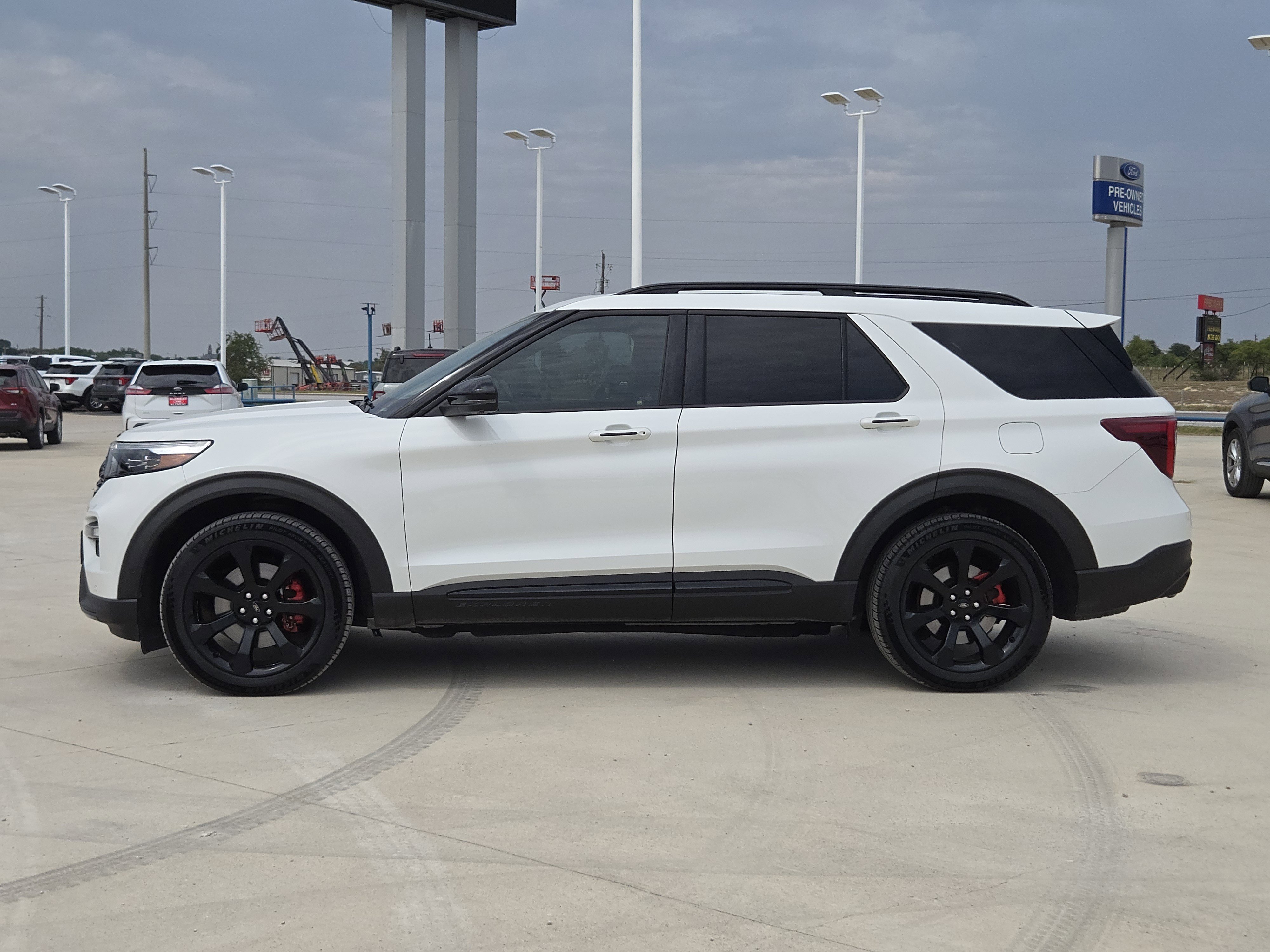 2020 Ford Explorer ST photo 3