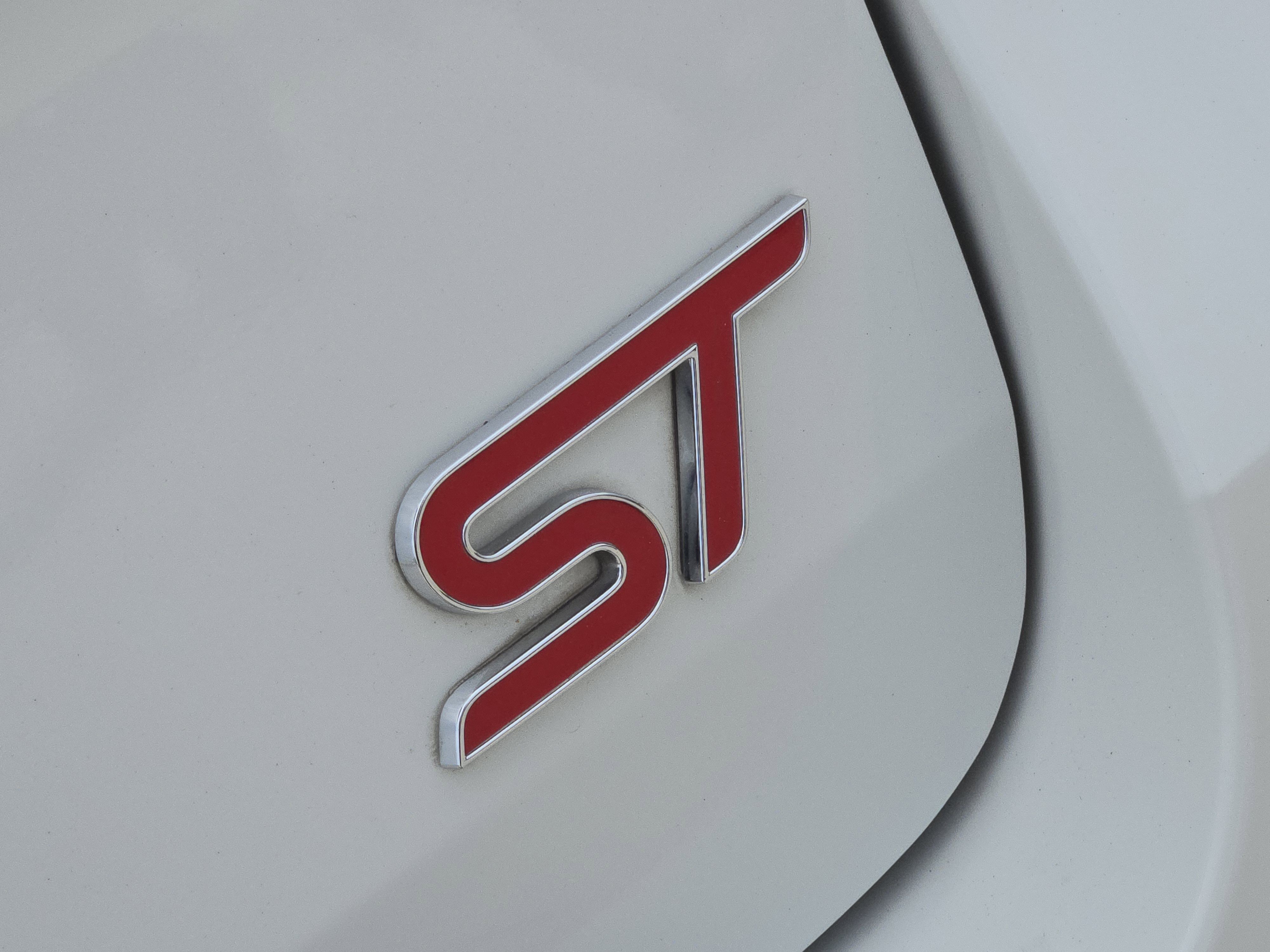2020 Ford Explorer ST photo 9