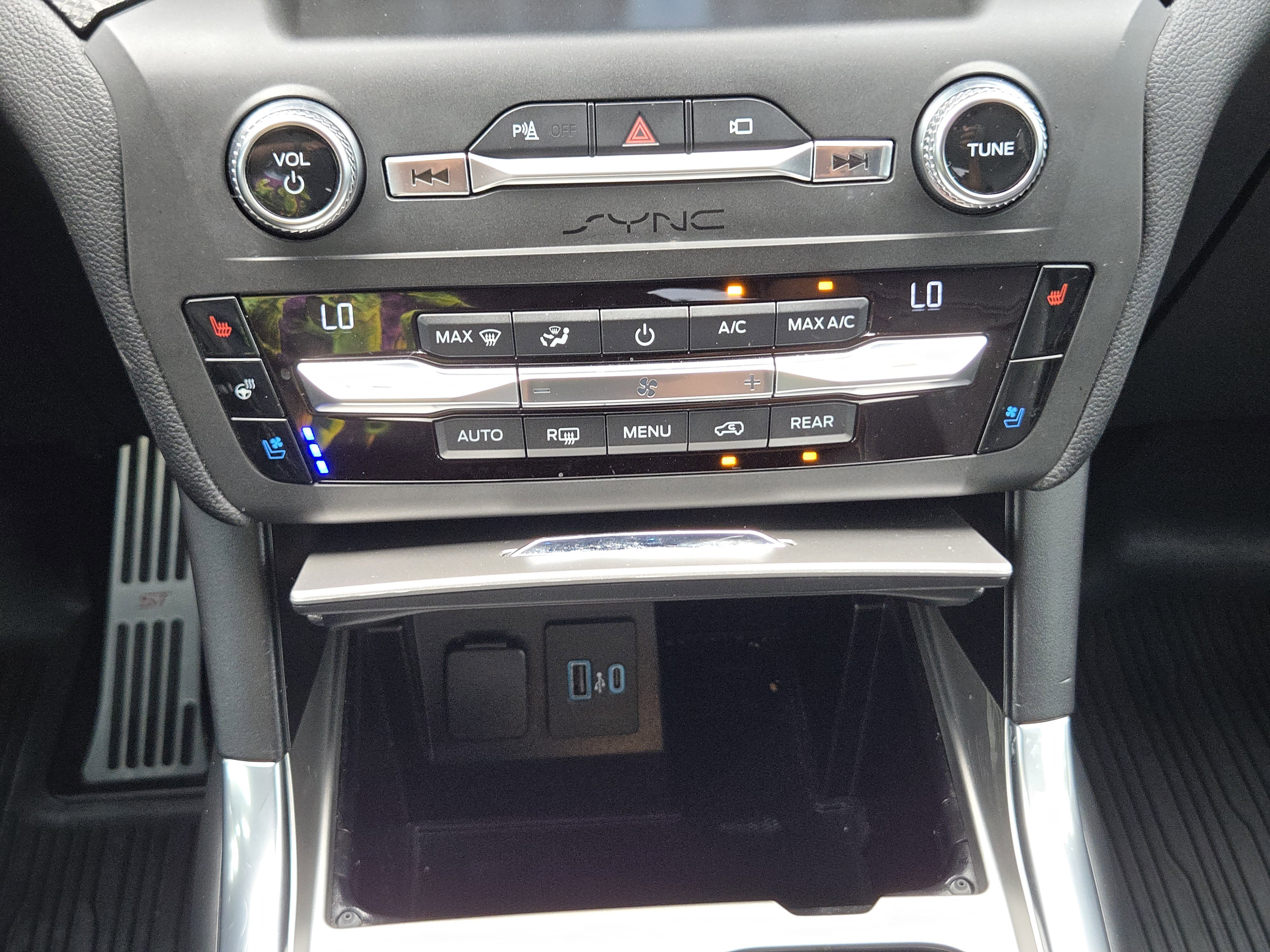 2020 Ford Explorer ST photo 18
