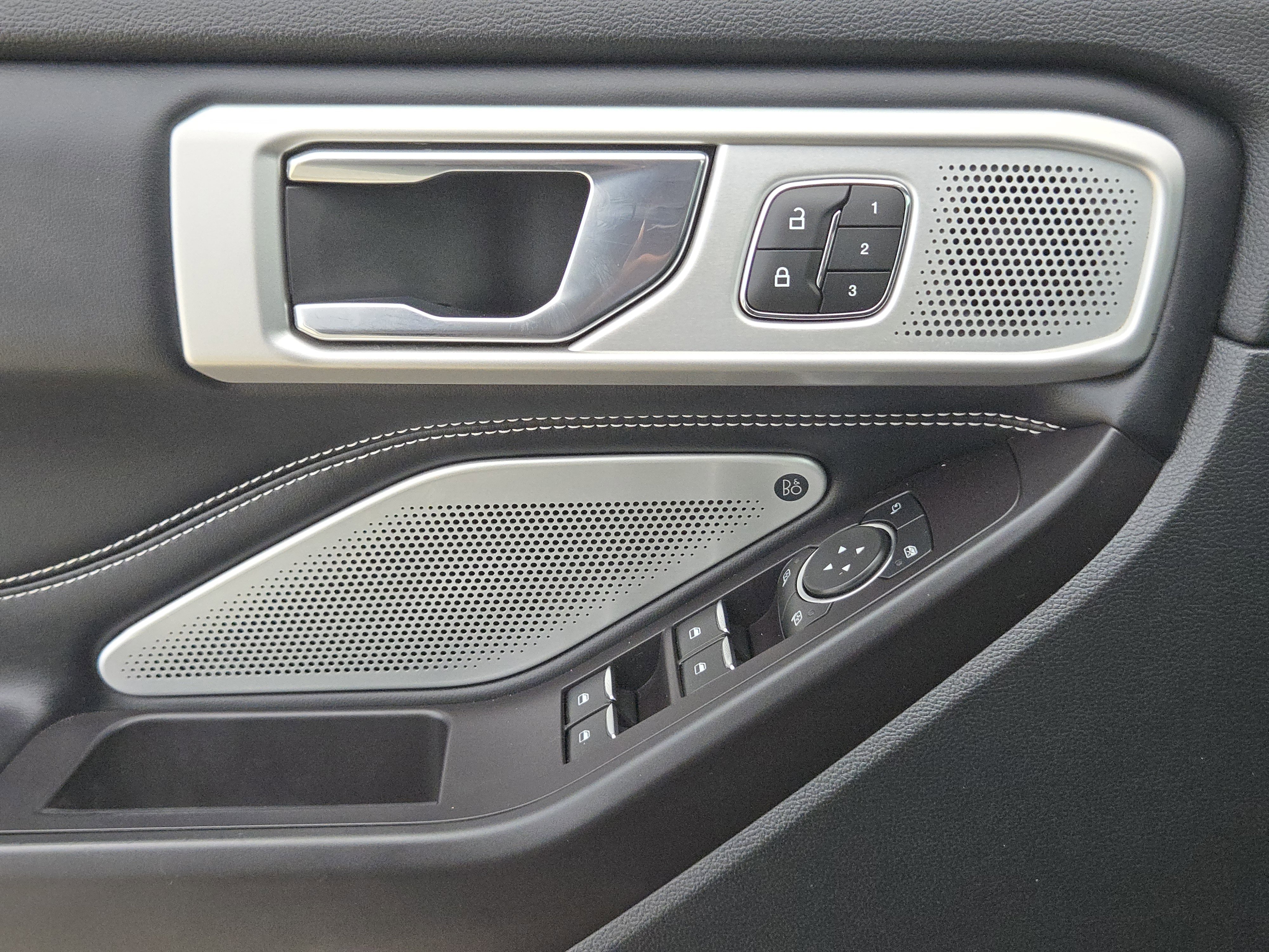 2020 Ford Explorer ST photo 21