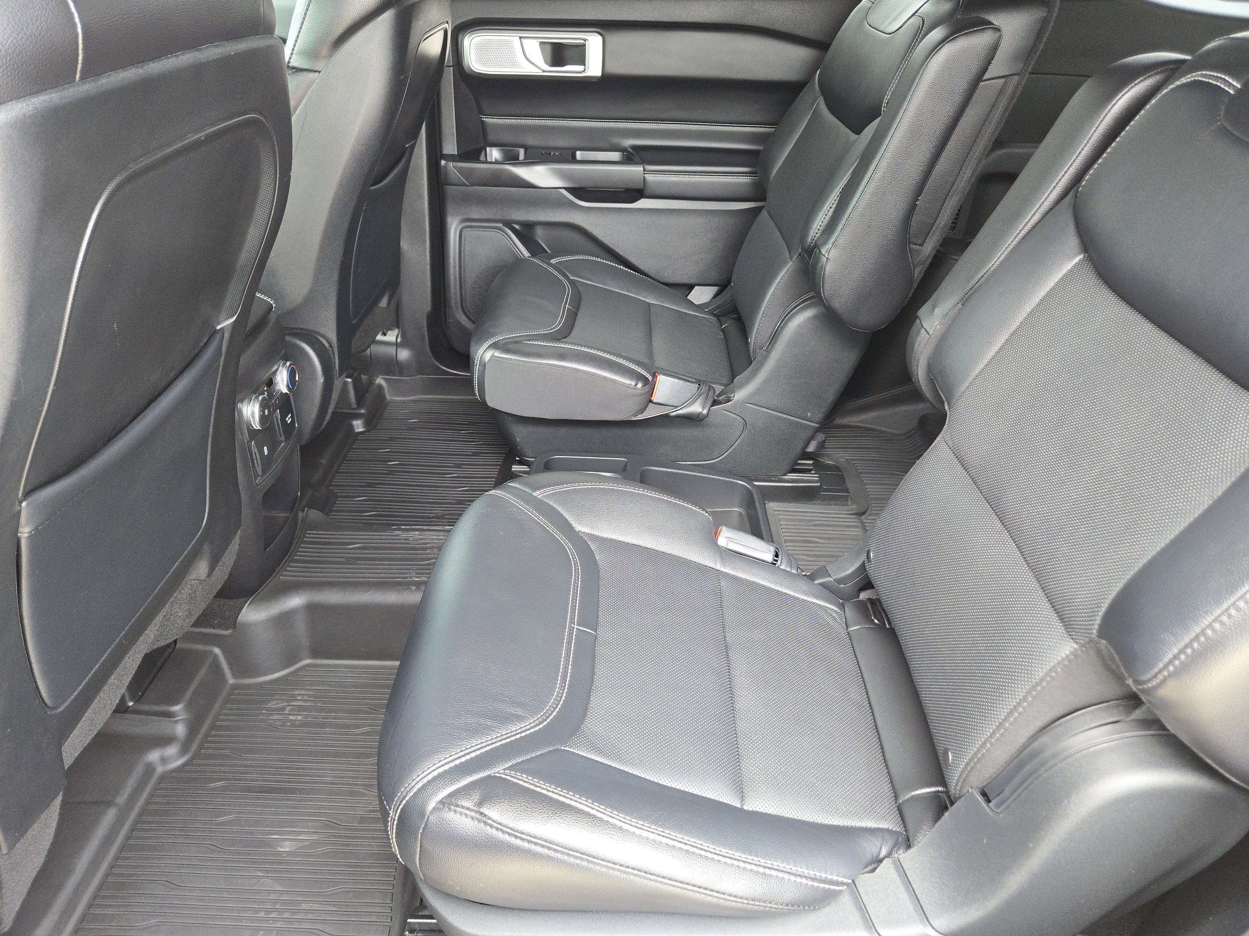 2020 Ford Explorer ST photo 28