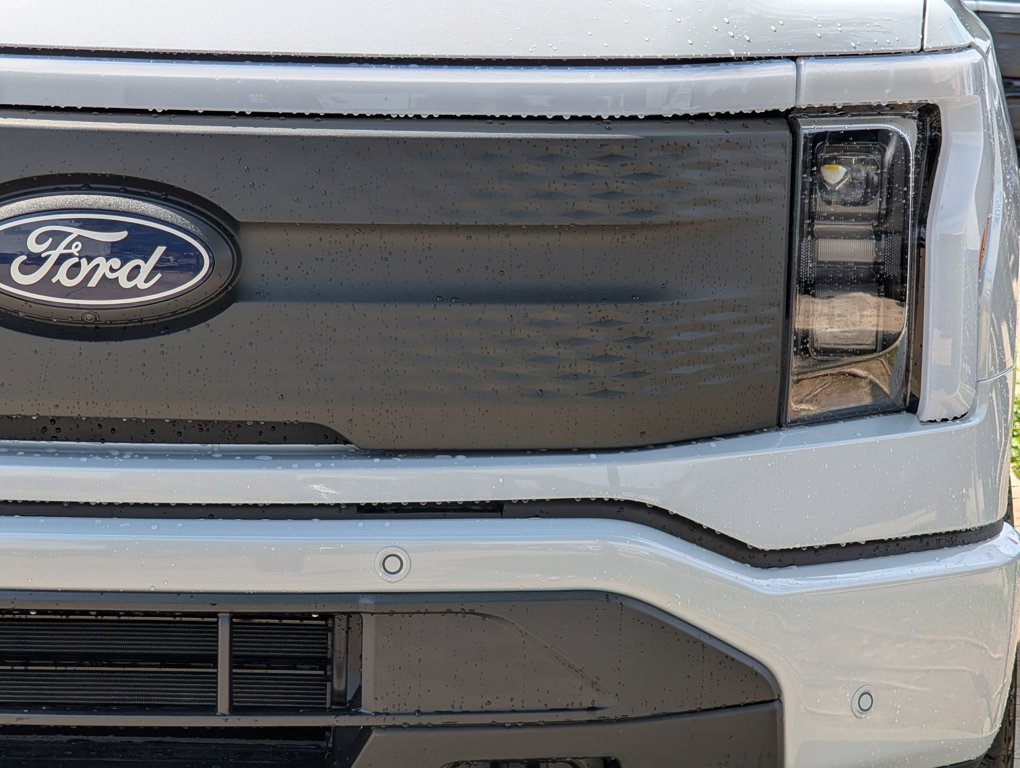2025 Ford F-150 Lightning photo 5