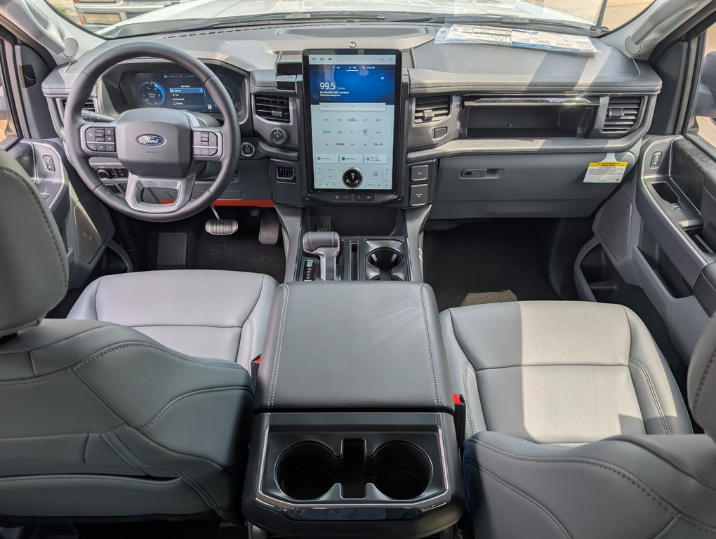 2025 Ford F-150 Lightning photo 8