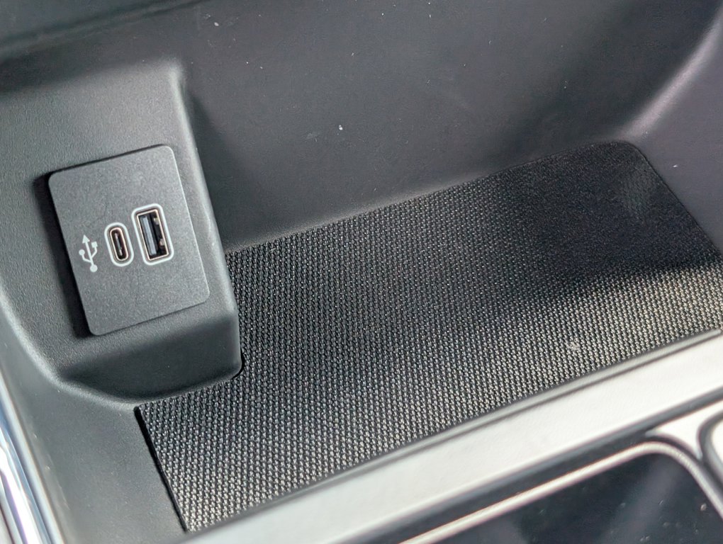 2025 Ford F-150 Lightning photo 16