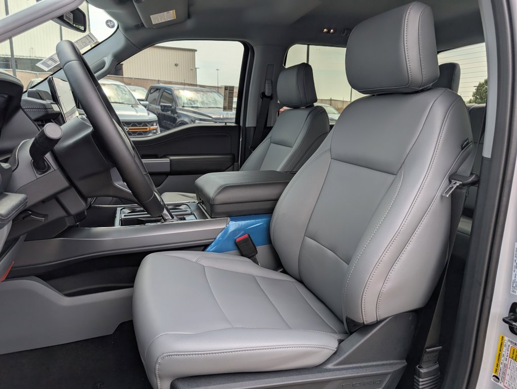 2025 Ford F-150 Lightning photo 21